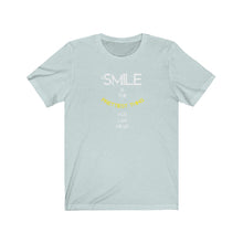 Afbeelding in Gallery-weergave laden, A smile is the...Tee