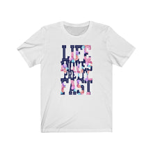 Afbeelding in Gallery-weergave laden, Life moves pretty fast Tee