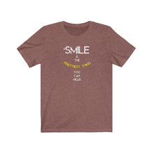 Afbeelding in Gallery-weergave laden, A smile is the...Tee