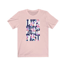 Afbeelding in Gallery-weergave laden, Life moves pretty fast Tee